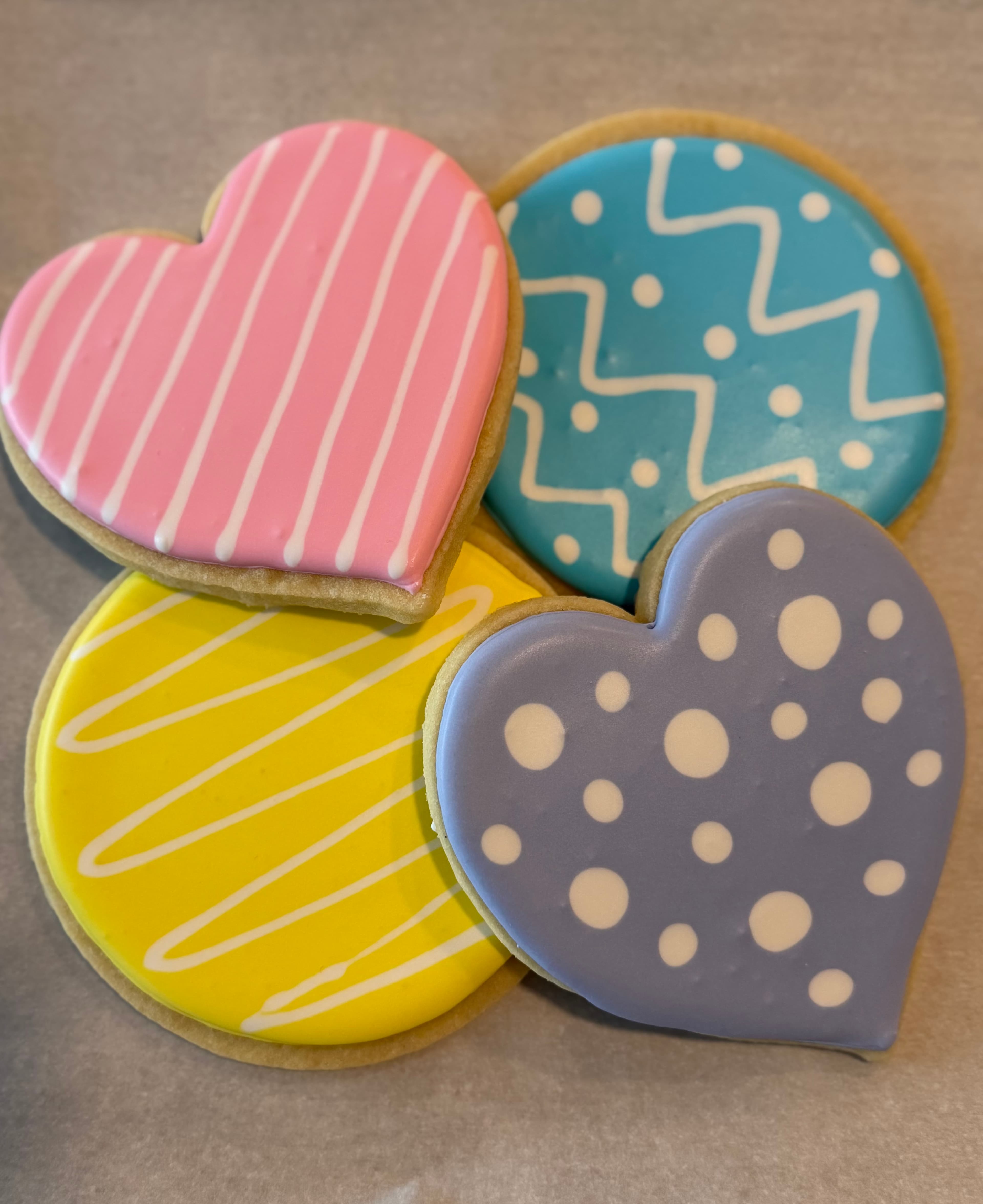 Decorated heart and circle cookies