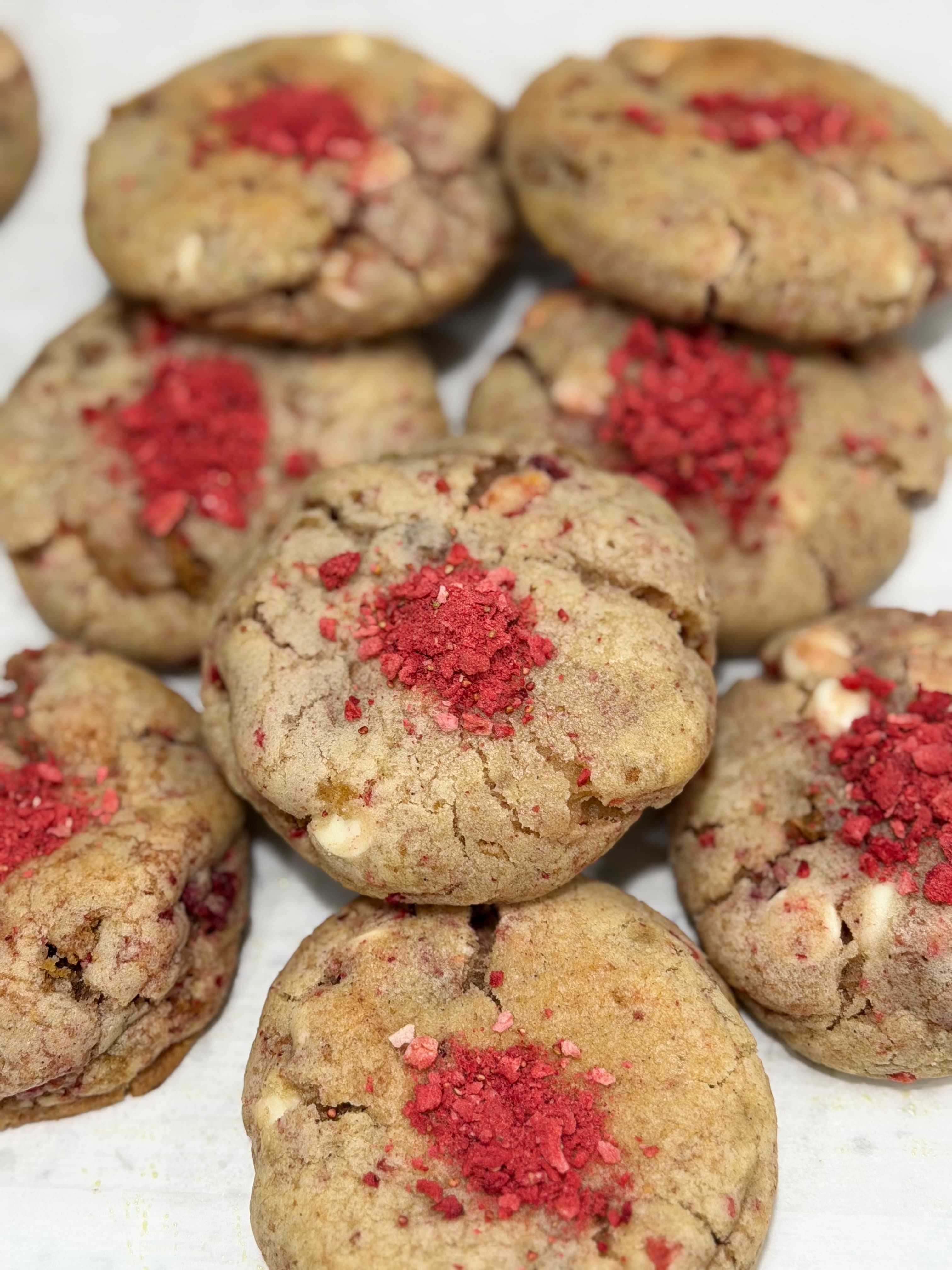 Strawberry crumble cookies
